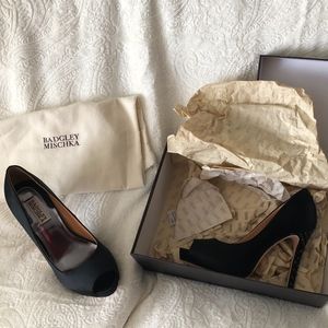 NEW Badgley Mischka Black Satin Heels size 8